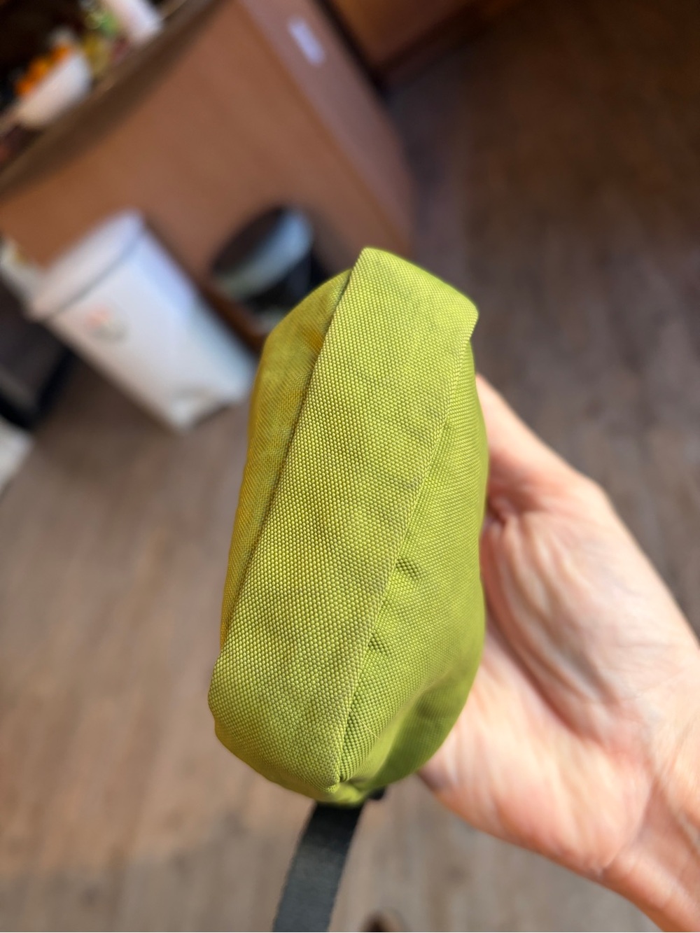 BAGGU GREEN JUICE CRESCENT Keychain Bag Charm - EUC w/ TAG - Picture 4 of 7